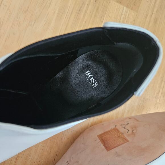 Hugo Boss White Leather Ankle Boots Pull-on Kitten Heel sz 39.5 FLAW - Picture 8 of 11